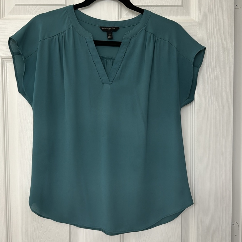 Banana Republic Short-Sleeved Blouse (Size XS)